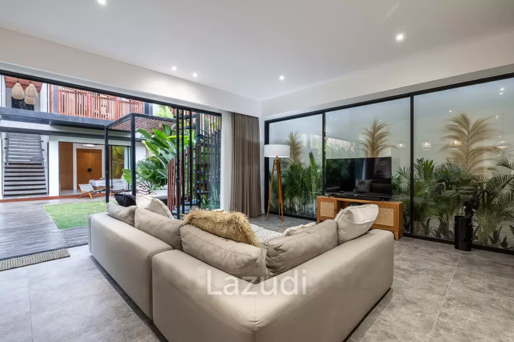 Grand 4-Bedroom Villa – Steps from Batu Bolong Beach, Canggu