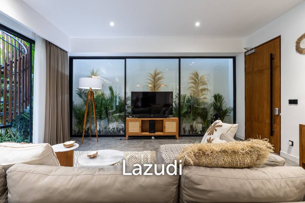Grand 4-Bedroom Villa – Steps from Batu Bolong Beach, Canggu