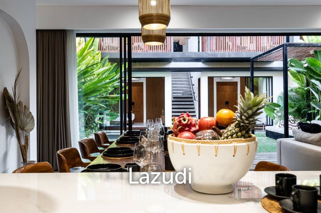 Grand 4-Bedroom Villa – Steps from Batu Bolong Beach, Canggu