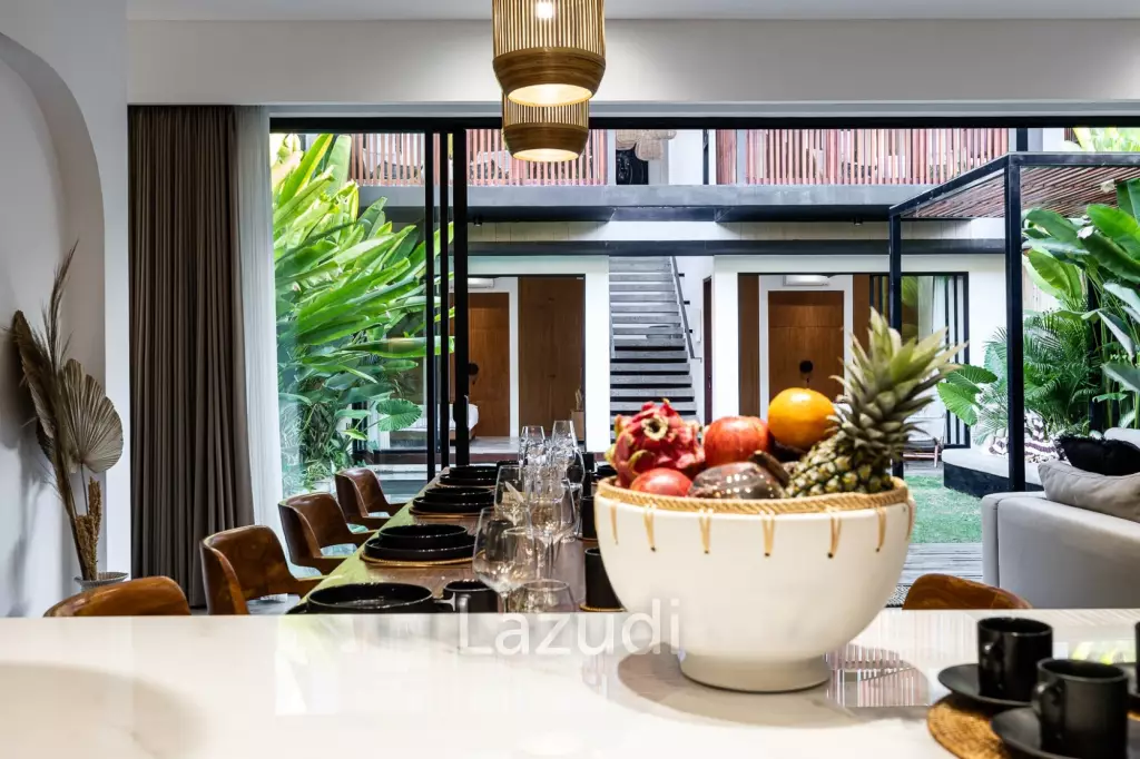 Grand 4-Bedroom Villa – Steps from Batu Bolong Beach, Canggu