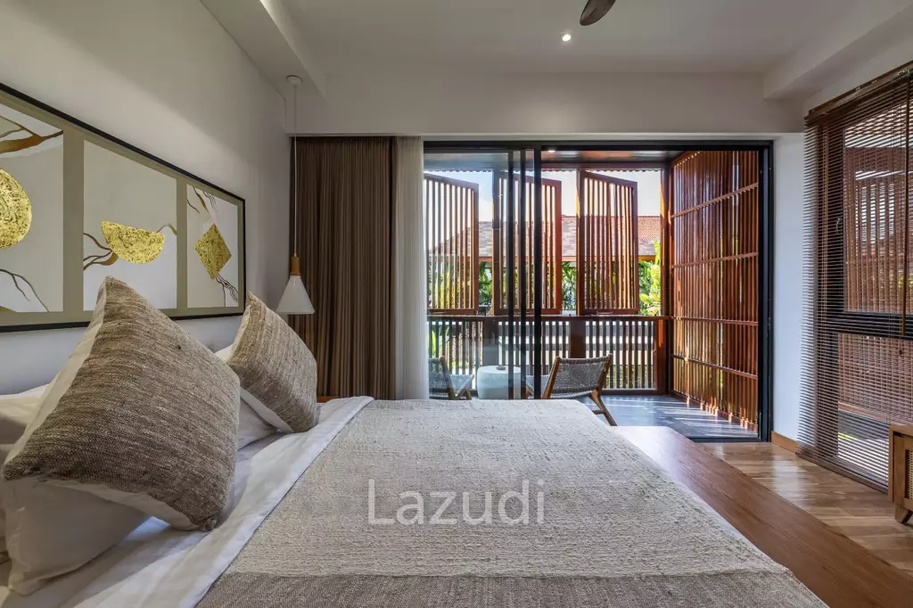 Grand 4-Bedroom Villa – Steps from Batu Bolong Beach, Canggu
