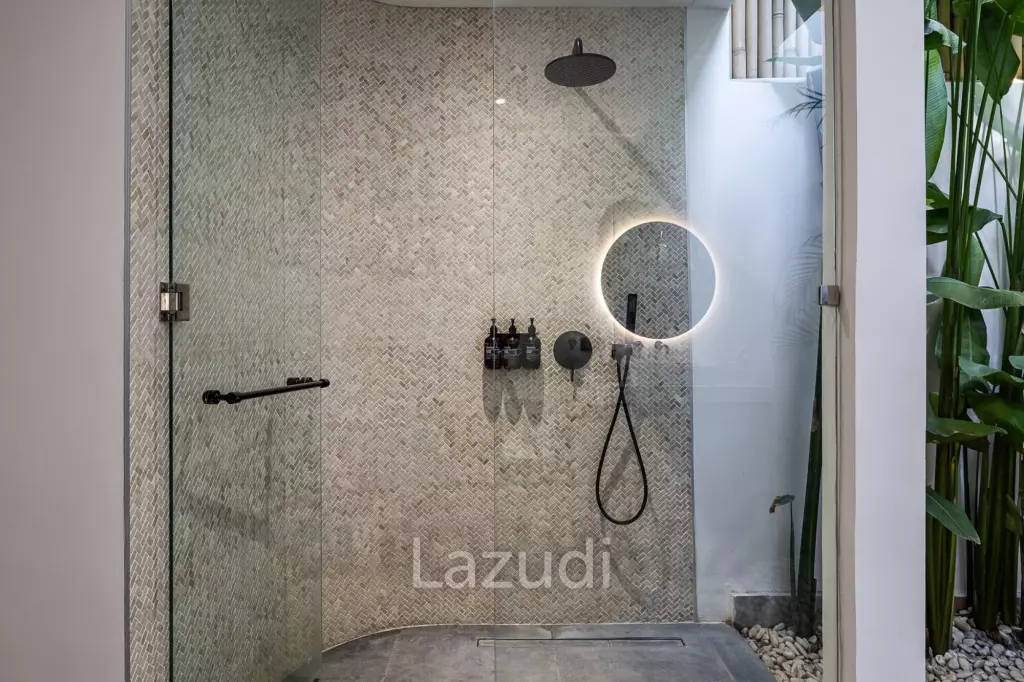 Grand 4-Bedroom Villa – Steps from Batu Bolong Beach, Canggu