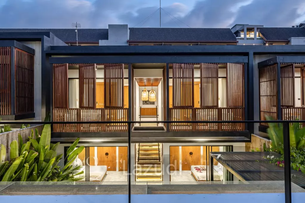 Grand 4-Bedroom Villa – Steps from Batu Bolong Beach, Canggu
