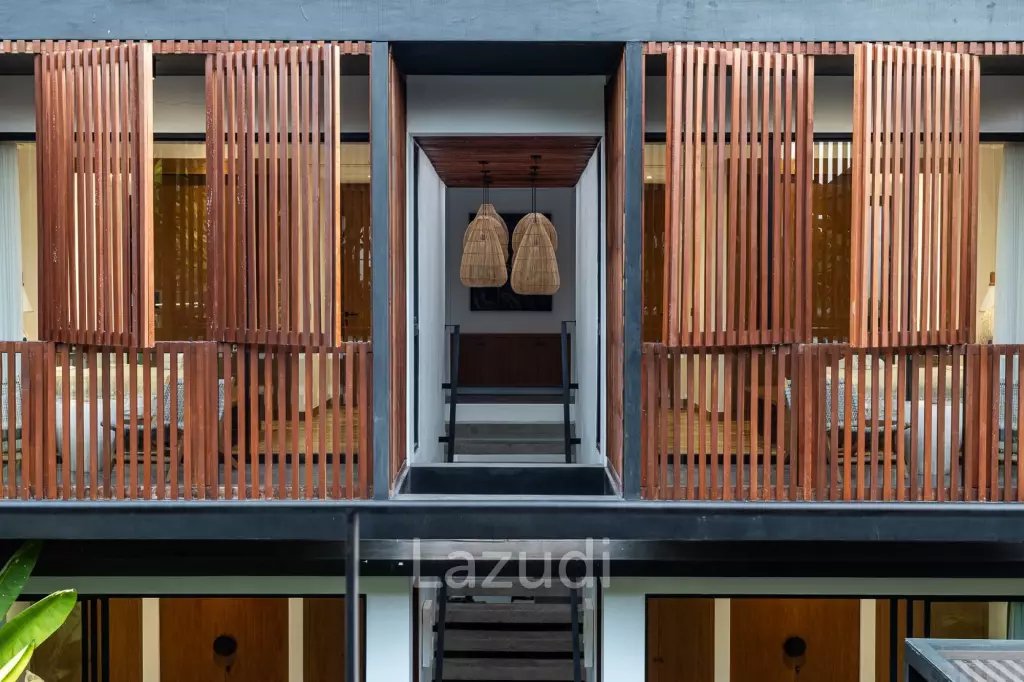 Grand 4-Bedroom Villa – Steps from Batu Bolong Beach, Canggu