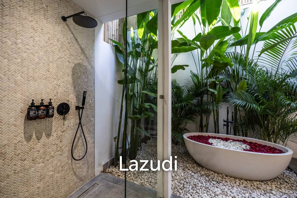Grand 4-Bedroom Villa – Steps from Batu Bolong Beach, Canggu