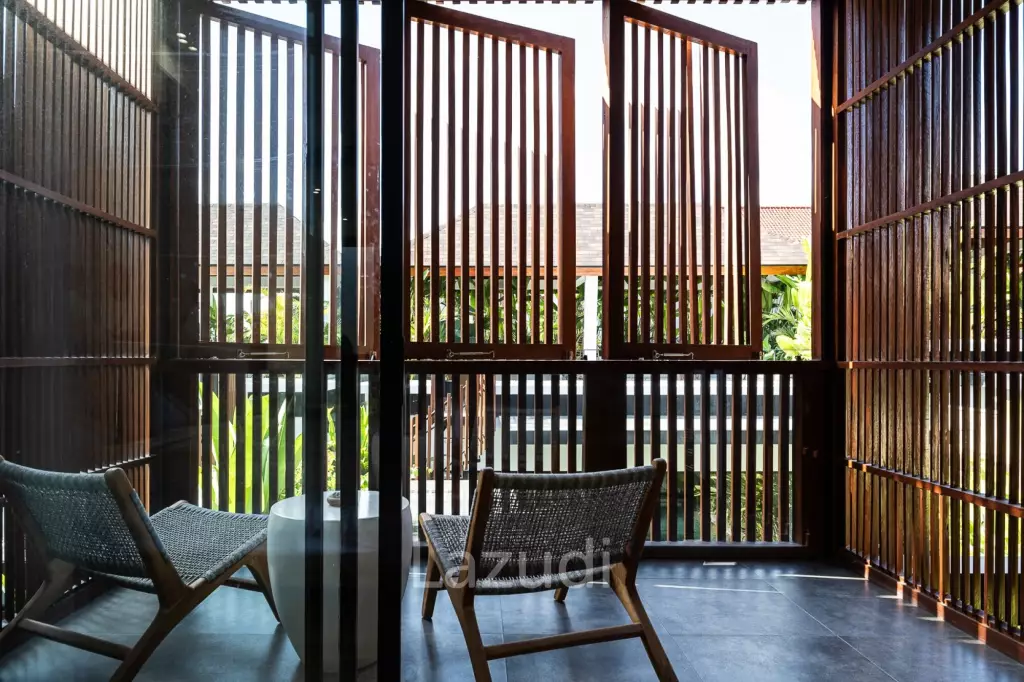 Grand 4-Bedroom Villa – Steps from Batu Bolong Beach, Canggu