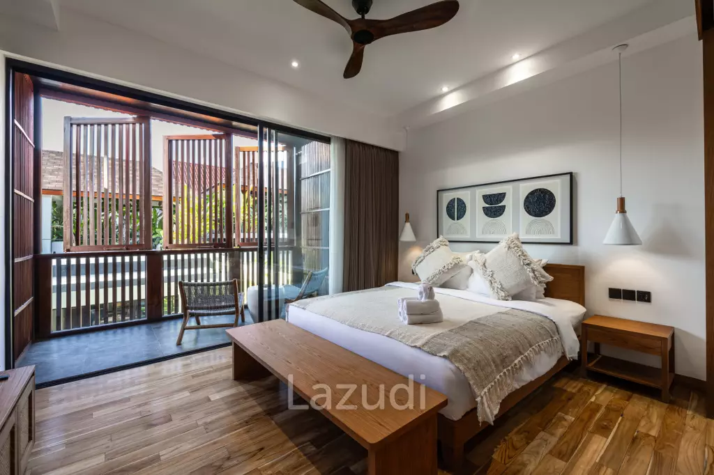 Grand 4-Bedroom Villa – Steps from Batu Bolong Beach, Canggu