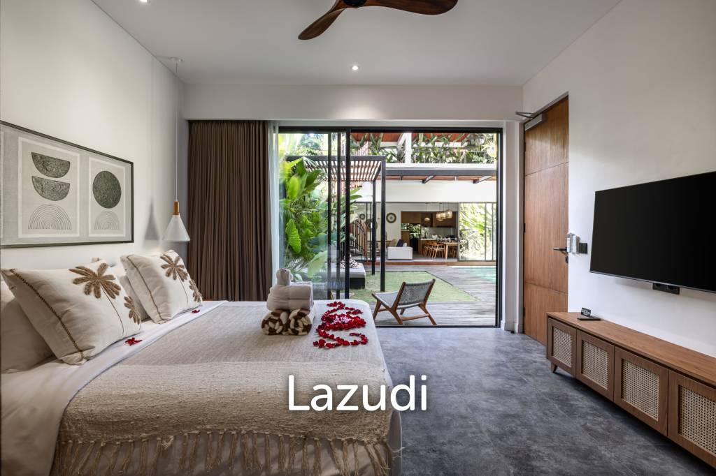 Grand 4-Bedroom Villa – Steps from Batu Bolong Beach, Canggu