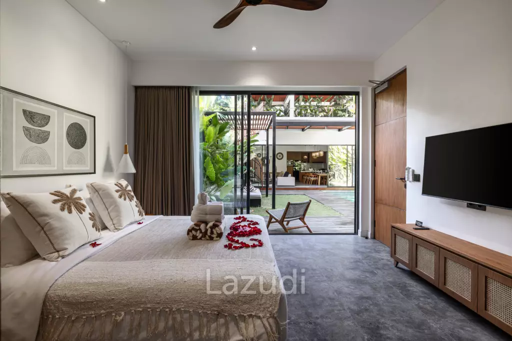 Grand 4-Bedroom Villa – Steps from Batu Bolong Beach, Canggu