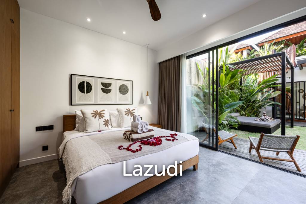 Grand 4-Bedroom Villa – Steps from Batu Bolong Beach, Canggu