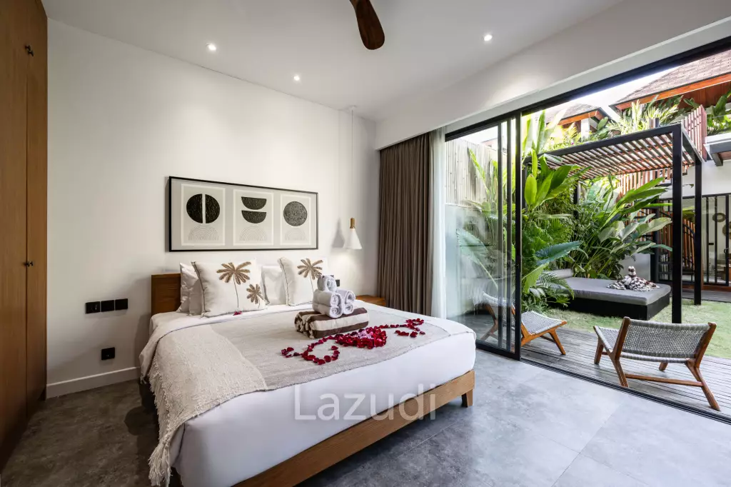 Grand 4-Bedroom Villa – Steps from Batu Bolong Beach, Canggu