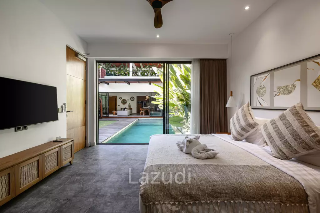 Grand 4-Bedroom Villa – Steps from Batu Bolong Beach, Canggu