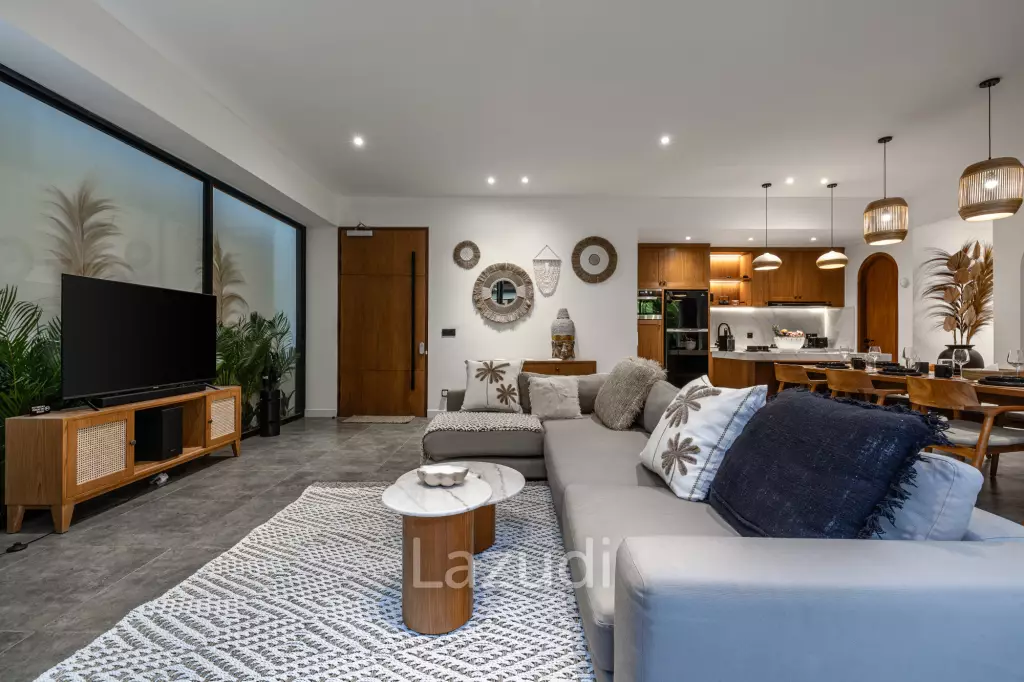 Grand 4-Bedroom Villa – Steps from Batu Bolong Beach, Canggu
