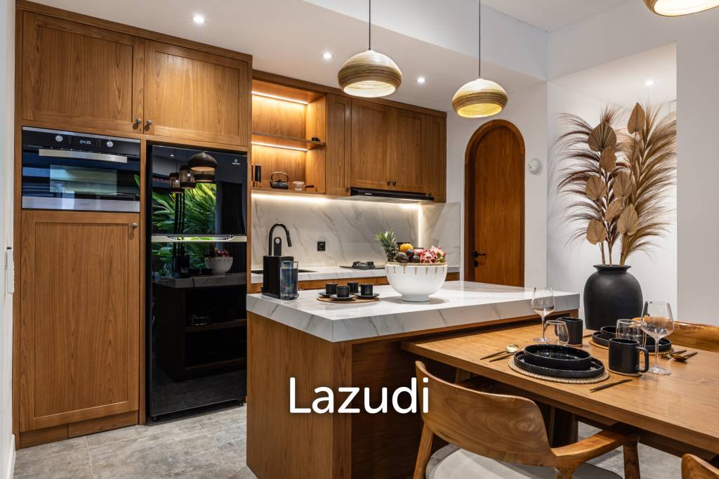 Grand 4-Bedroom Villa – Steps from Batu Bolong Beach, Canggu