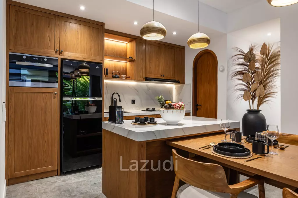Grand 4-Bedroom Villa – Steps from Batu Bolong Beach, Canggu