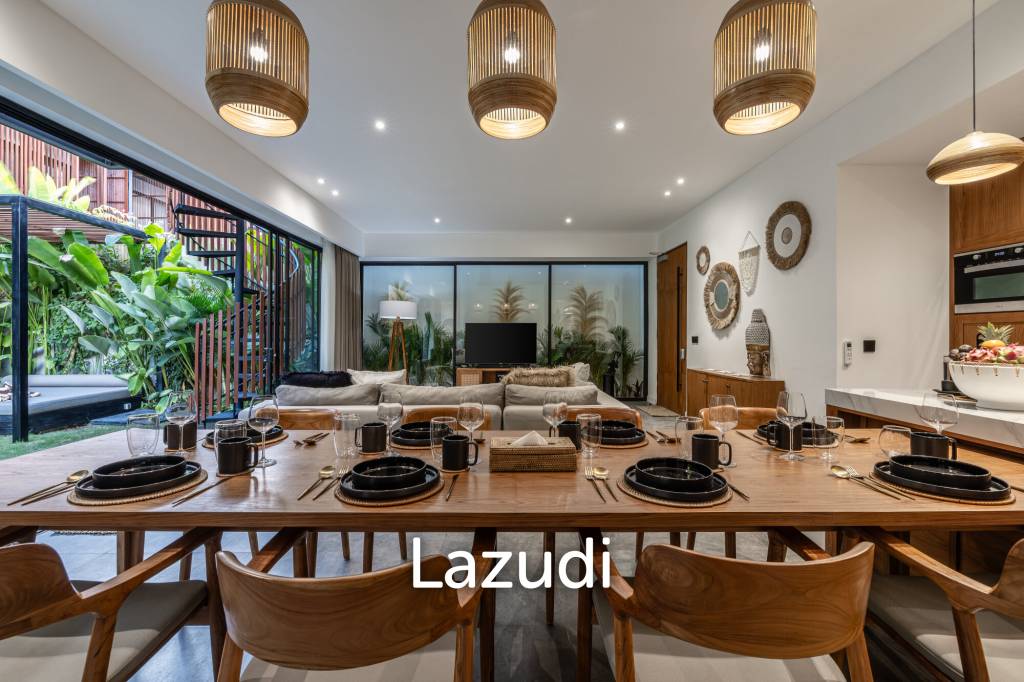 Grand 4-Bedroom Villa – Steps from Batu Bolong Beach, Canggu