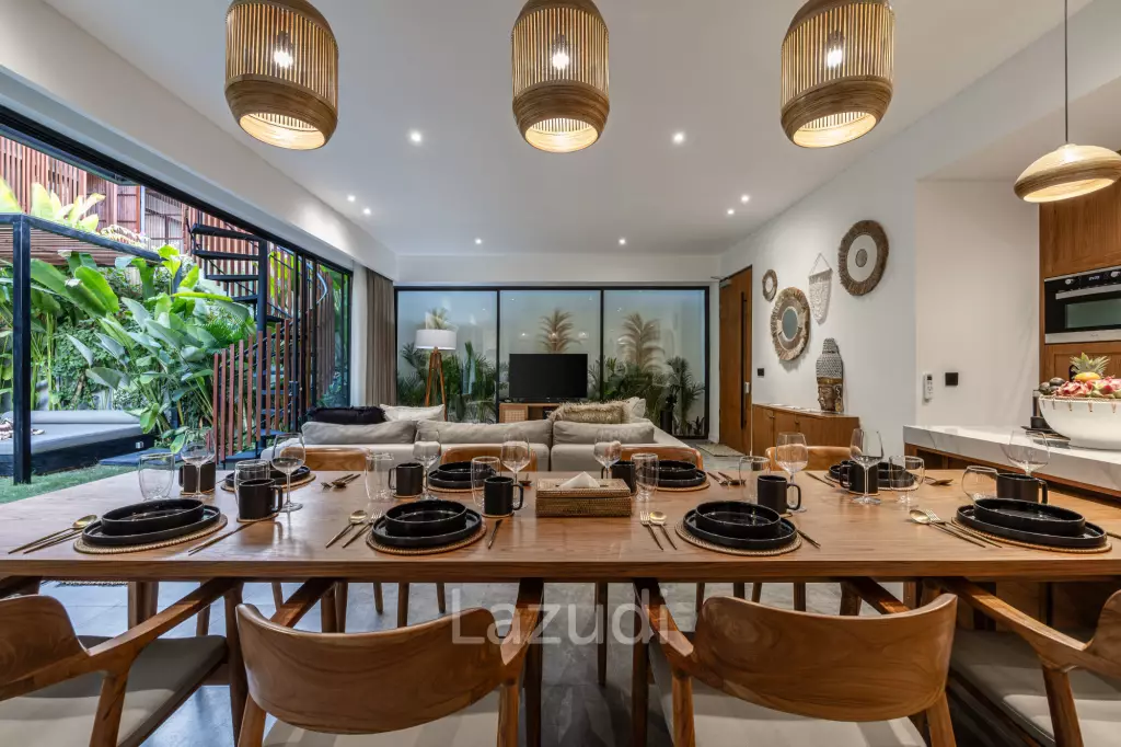 Grand 4-Bedroom Villa – Steps from Batu Bolong Beach, Canggu