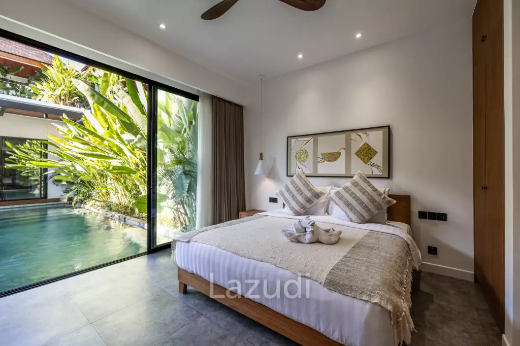 Grand 4-Bedroom Villa – Steps from Batu Bolong Beach, Canggu