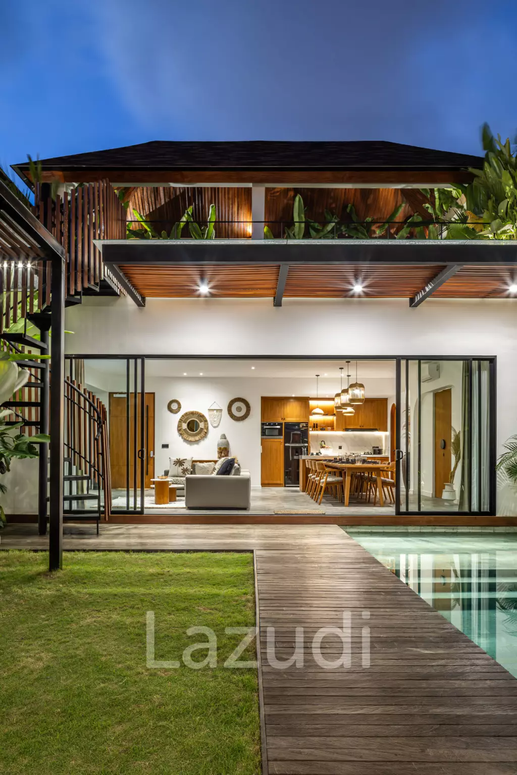 Grand 4-Bedroom Villa – Steps from Batu Bolong Beach, Canggu
