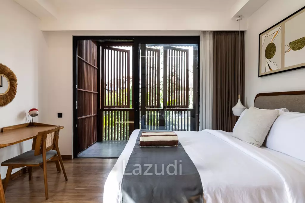Premium 7-Bedroom Villa – Steps from Batu Bolong Beach, Canggu