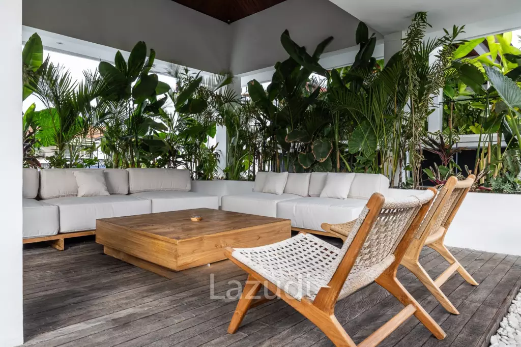 Premium 7-Bedroom Villa – Steps from Batu Bolong Beach, Canggu