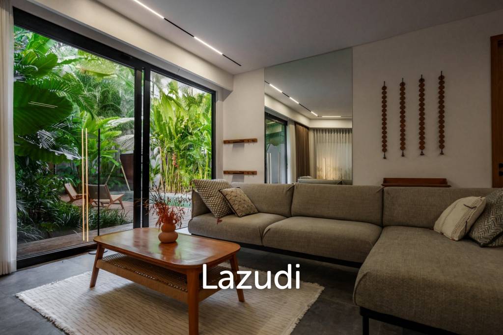 Premium 7-Bedroom Villa – Steps from Batu Bolong Beach, Canggu