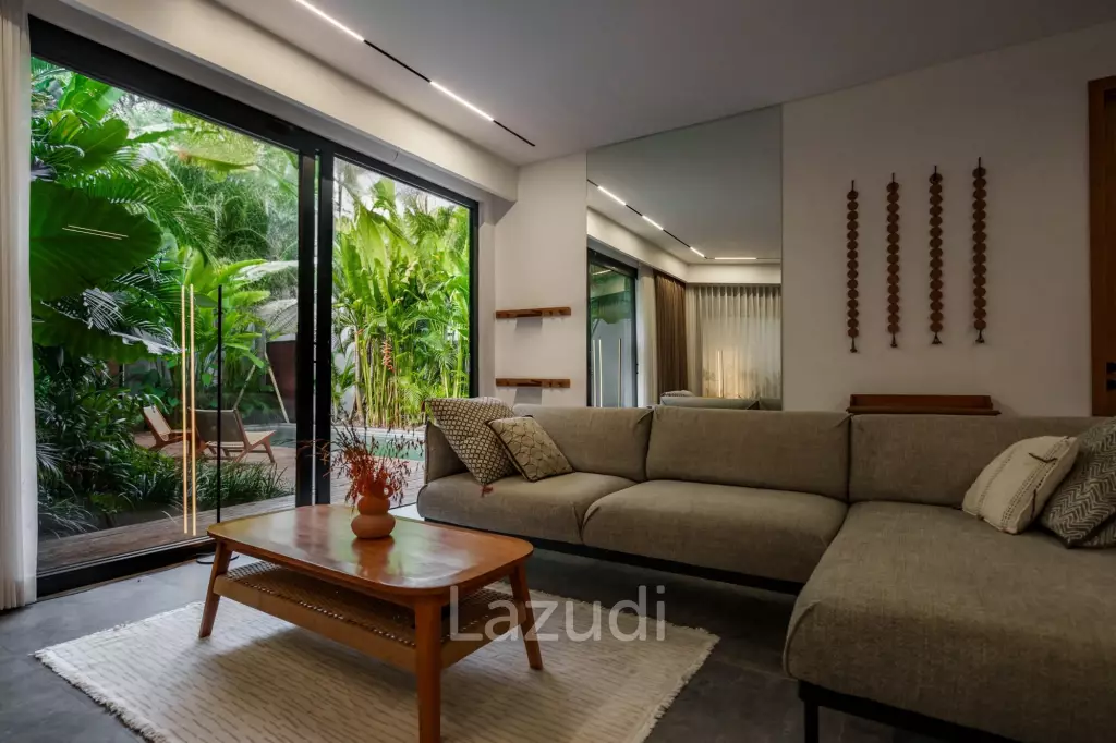 Premium 7-Bedroom Villa – Steps from Batu Bolong Beach, Canggu