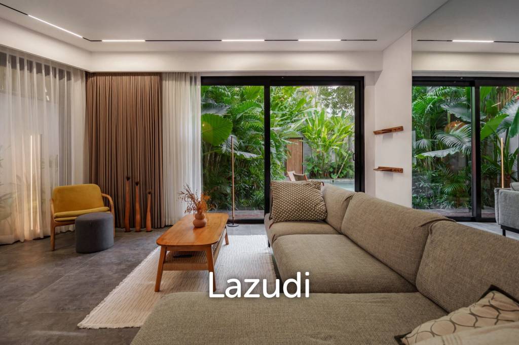 Premium 7-Bedroom Villa – Steps from Batu Bolong Beach, Canggu