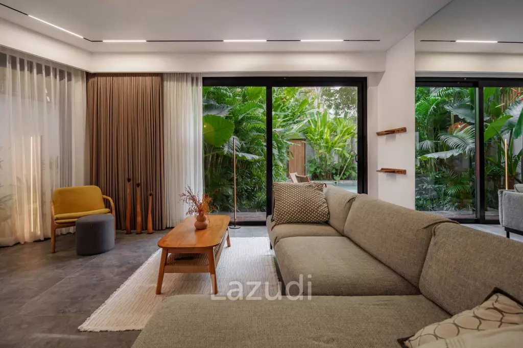 Premium 7-Bedroom Villa – Steps from Batu Bolong Beach, Canggu