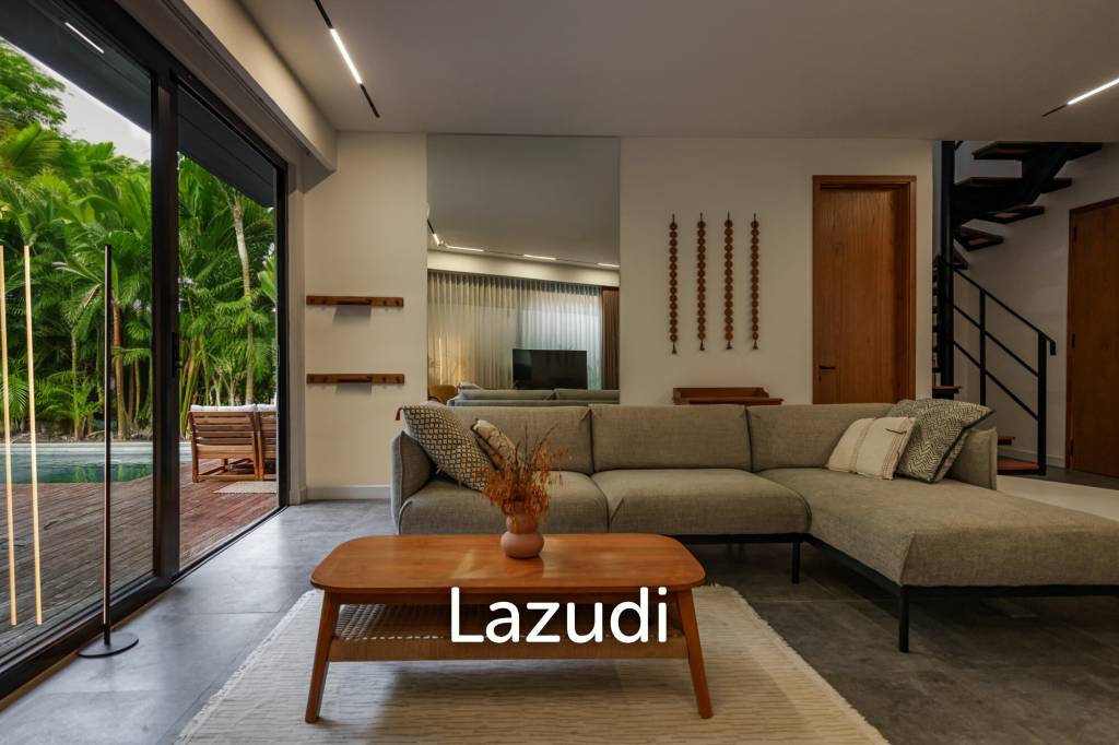 Premium 7-Bedroom Villa – Steps from Batu Bolong Beach, Canggu