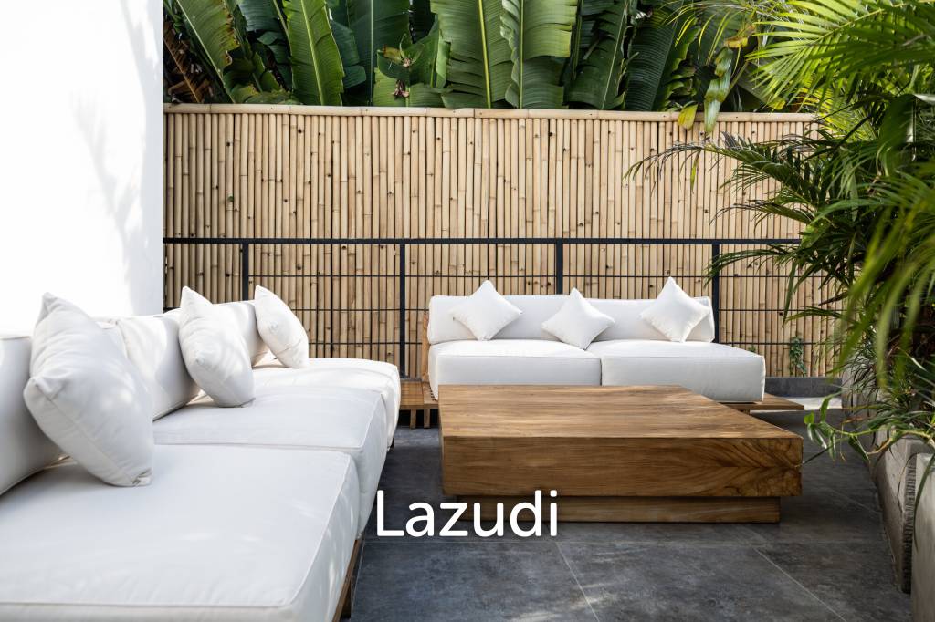 Premium 7-Bedroom Villa – Steps from Batu Bolong Beach, Canggu
