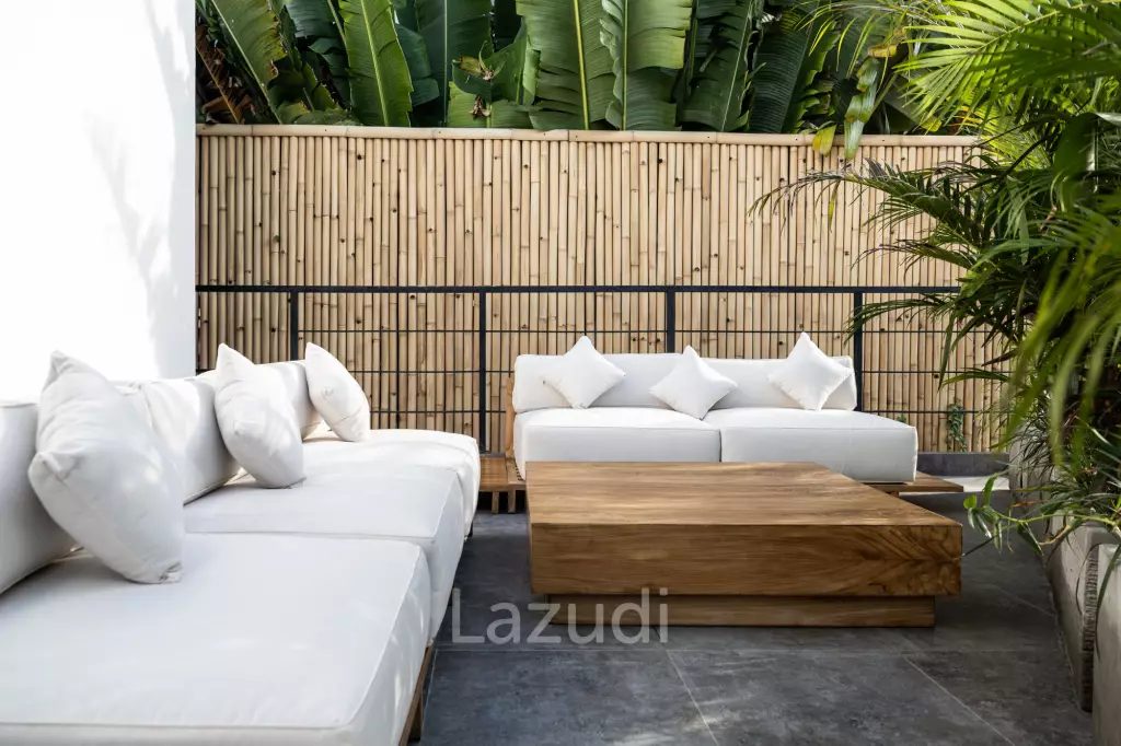 Premium 7-Bedroom Villa – Steps from Batu Bolong Beach, Canggu