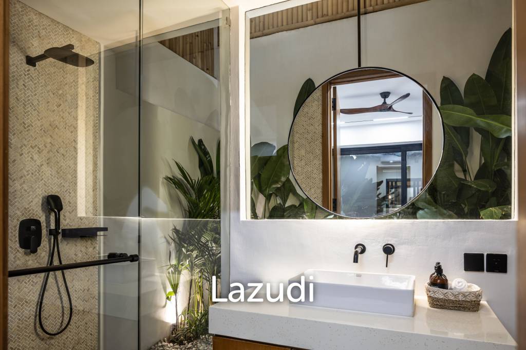 Premium 7-Bedroom Villa – Steps from Batu Bolong Beach, Canggu