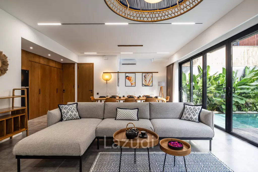 Premium 7-Bedroom Villa – Steps from Batu Bolong Beach, Canggu