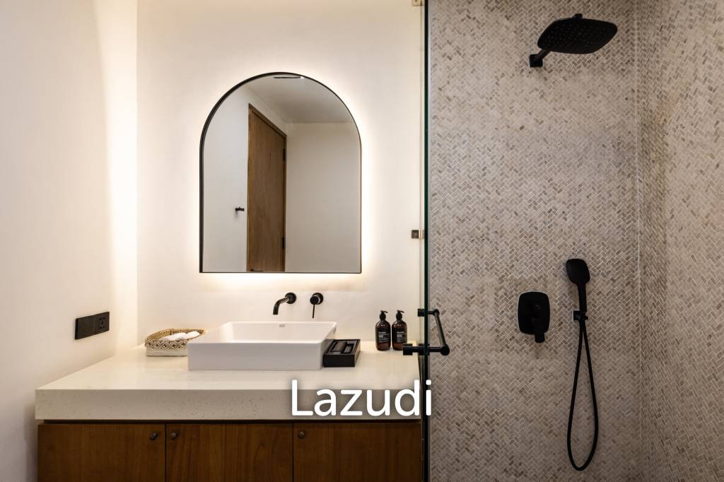 Premium 7-Bedroom Villa – Steps from Batu Bolong Beach, Canggu