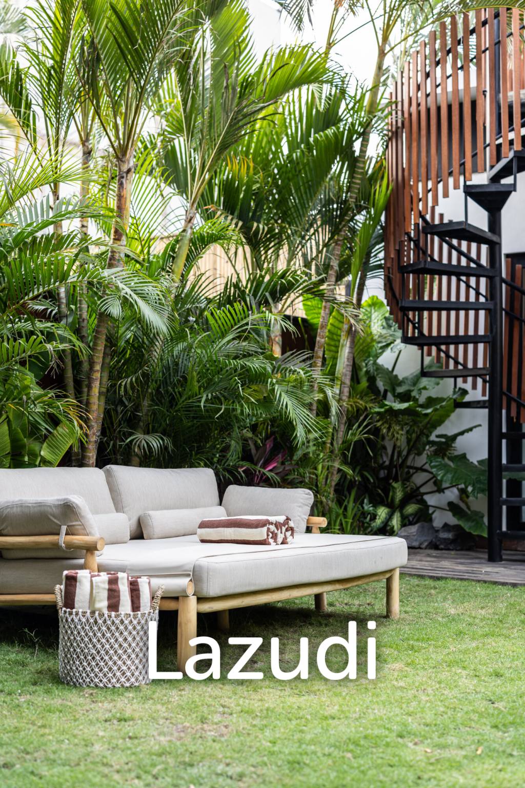 Premium 7-Bedroom Villa – Steps from Batu Bolong Beach, Canggu