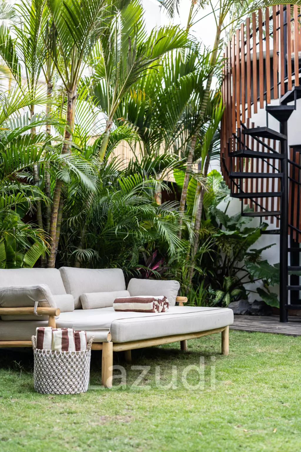 Premium 7-Bedroom Villa – Steps from Batu Bolong Beach, Canggu