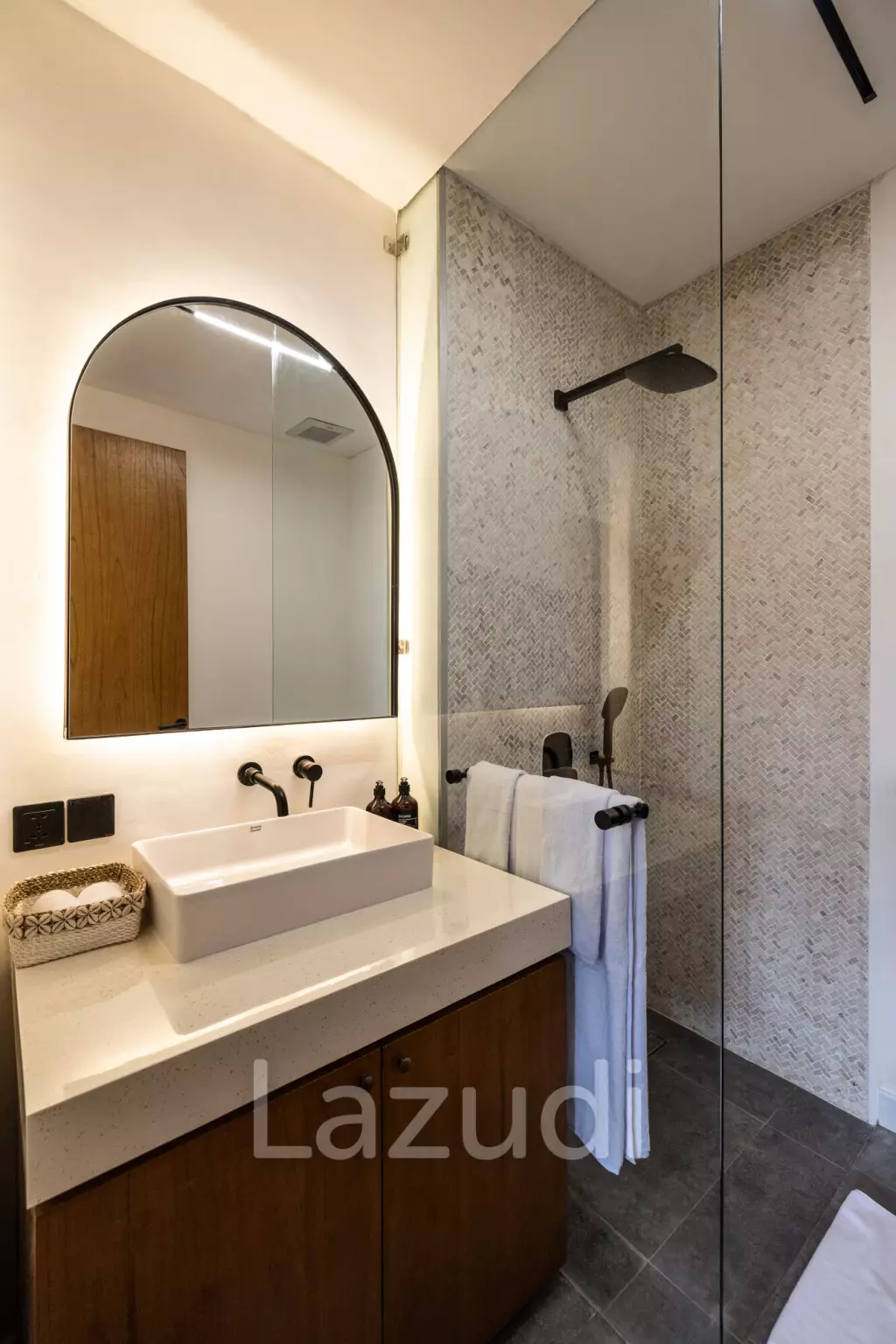 Premium 7-Bedroom Villa – Steps from Batu Bolong Beach, Canggu