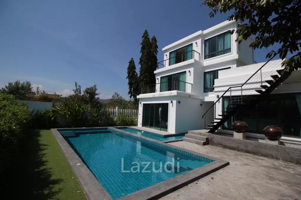 Luxury Modern Beachfront Villa in Hua Hin