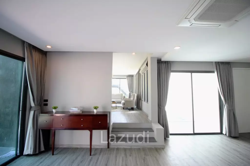 Luxury Modern Beachfront Villa in Hua Hin