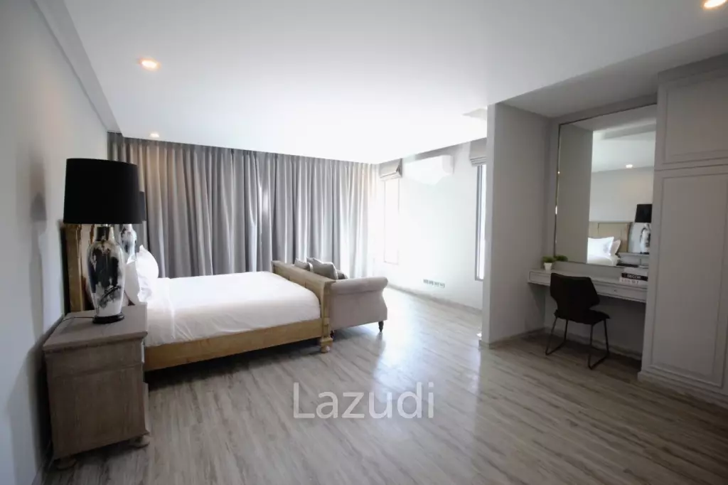 Luxury Modern Beachfront Villa in Hua Hin