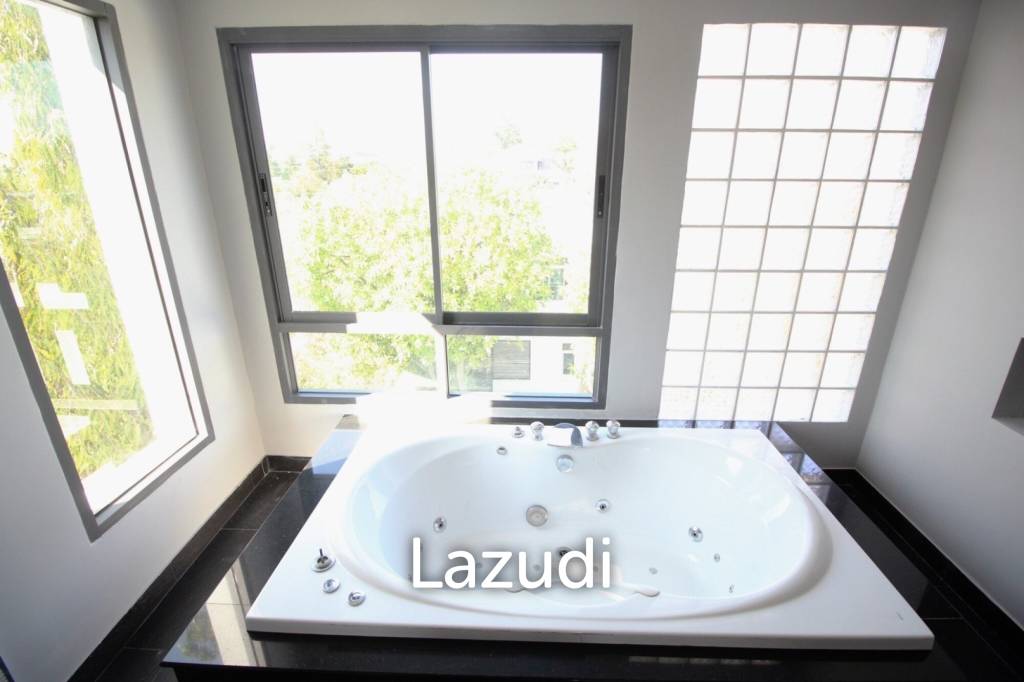 Luxury Modern Beachfront Villa in Hua Hin