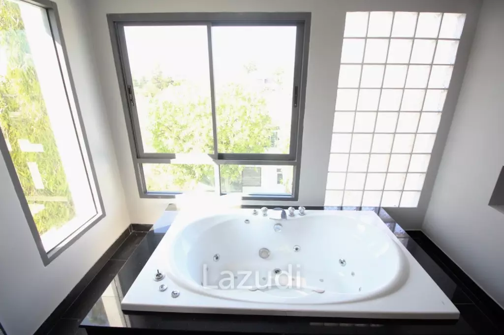 Luxury Modern Beachfront Villa in Hua Hin