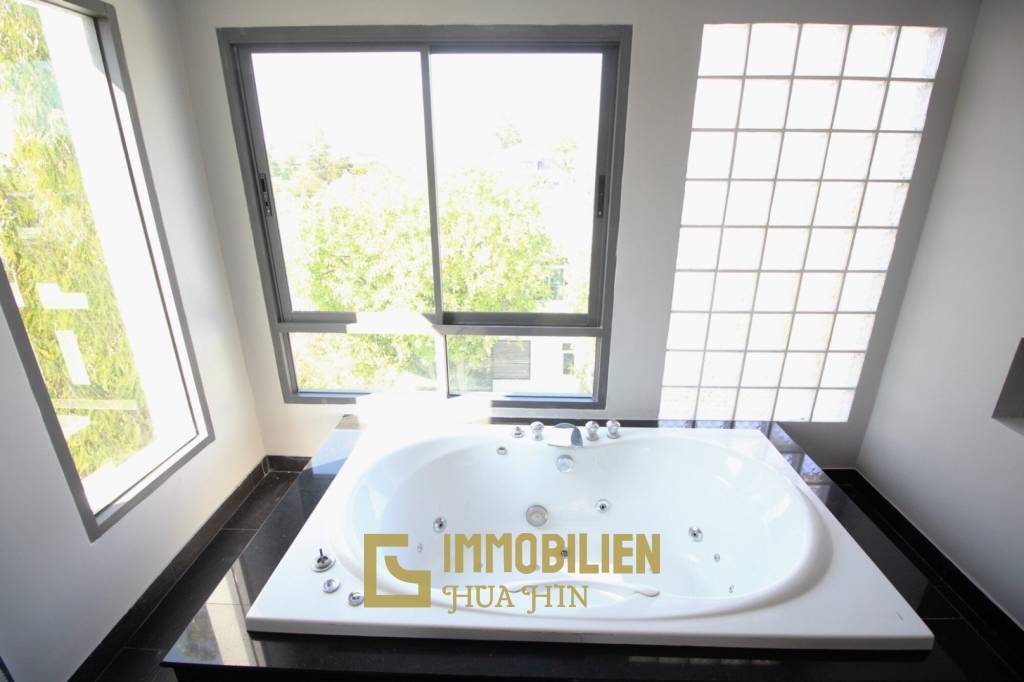 Luxuriöse moderne Strandvilla in Hua Hin in der Nähe des Flughafens