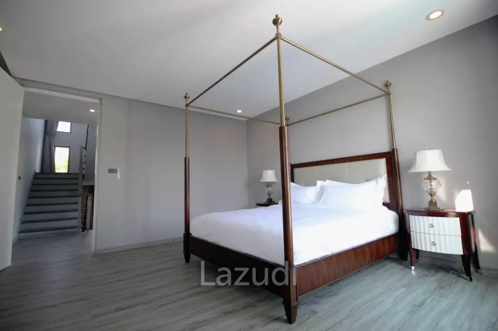 Luxury Modern Beachfront Villa in Hua Hin