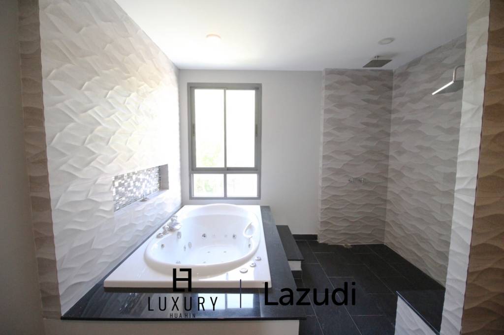 บ้านเดี่ยว 3 ชั้นหรูหราในหัวหินพร้อมสระว่ายน้ำส่วนตัว ใกล้สนามบินหัวหิน