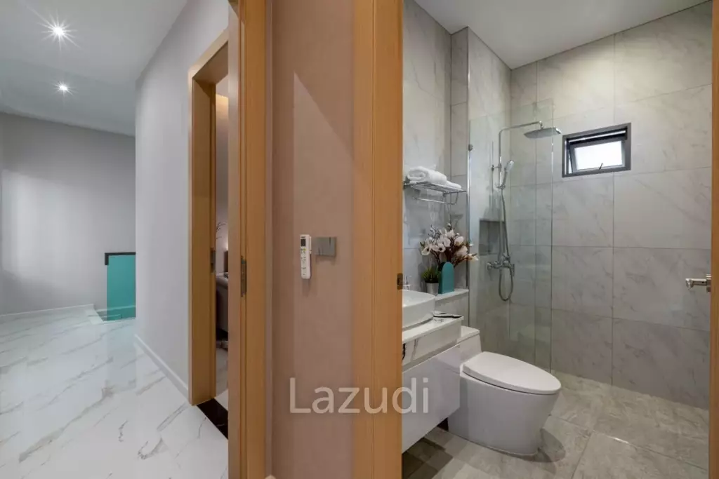 4 Beds 5 Baths 250 SQ.M. Villa In Thappraya Area