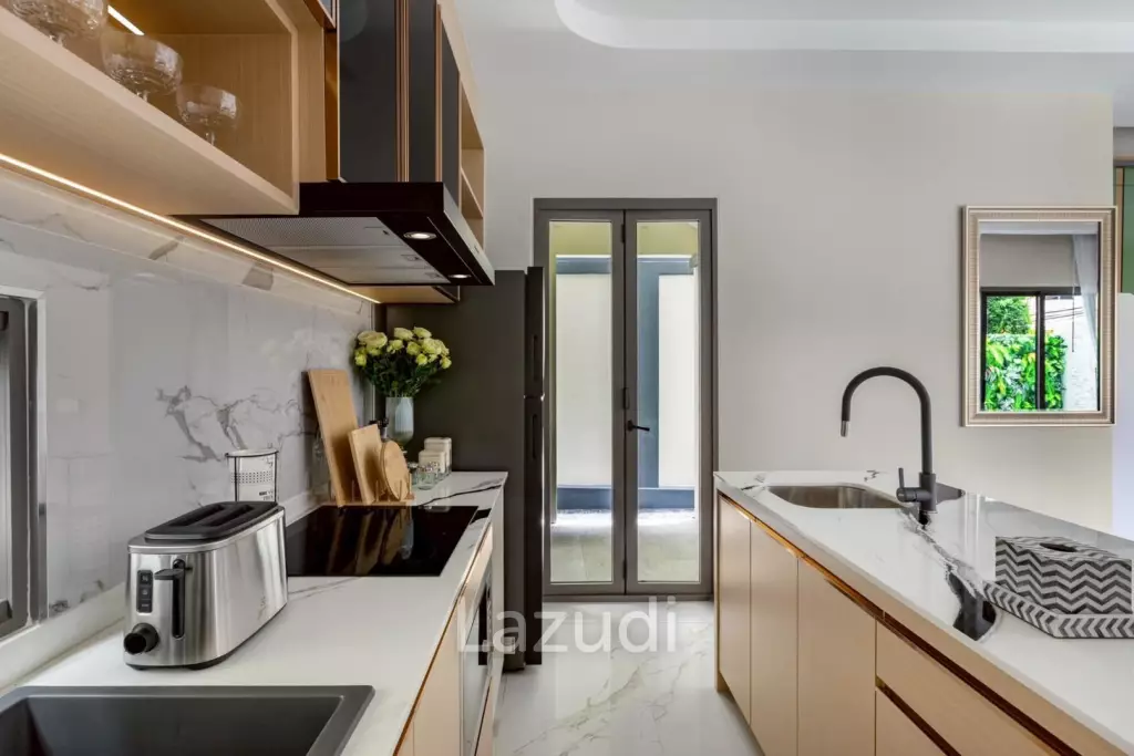 4 Beds 5 Baths 250 SQ.M. Villa In Thappraya Area