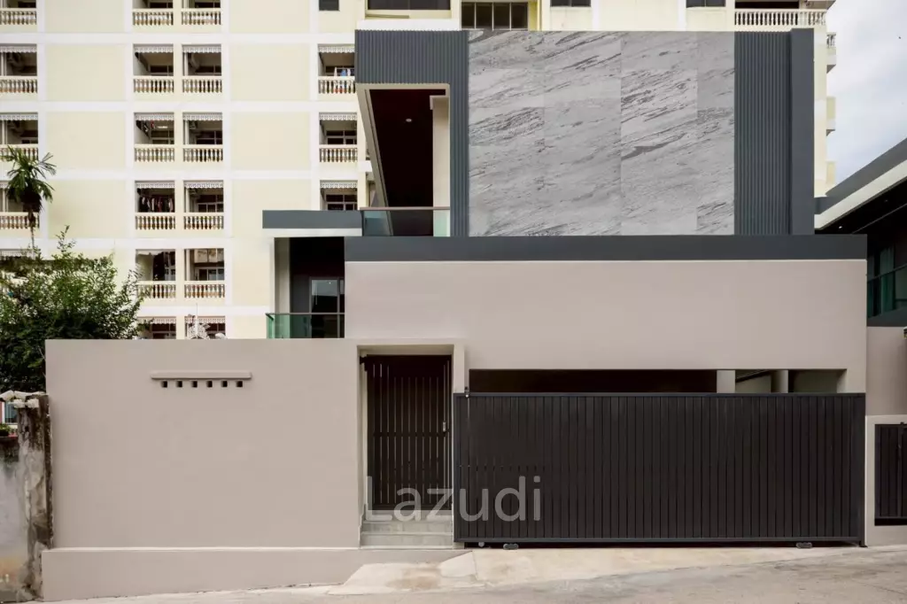 4 Beds 5 Baths 250 SQ.M. Villa In Thappraya Area