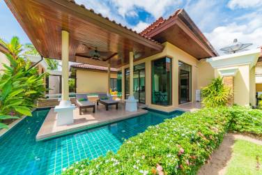 Spacious 4-Bedroom Villa, 500 Meters from Bangtao Beach Spacious 4-Bedroom Villa, 500 Meters from Bangtao Beach